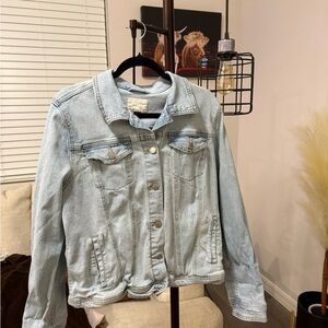 Universal Thread Light Wash Denim Jacket